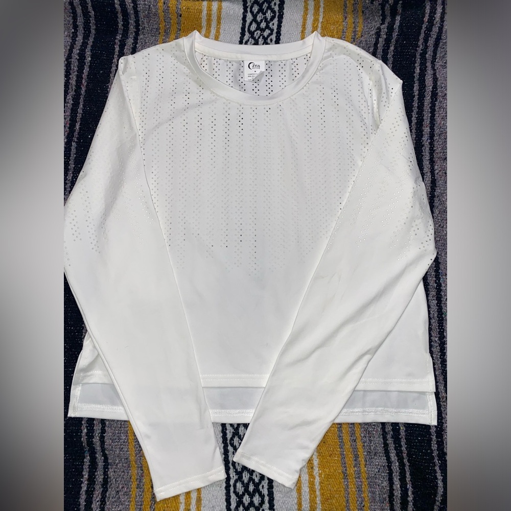 Zyia Active Chillcicle Long Sleeve size Medium Laser Cut